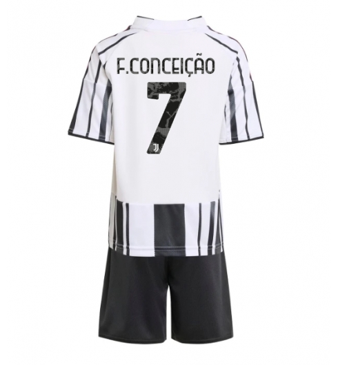 Koszulka piłkarska Juventus Francisco Conceicao #7 Koszulka Podstawowej dziecięce 2025-26 +Krótkie Spodenk Koszulka piłkarska Juventus Francisco Conceicao #7 Koszulka Podstawowej dziecięce 2025-26 +Krótkie Spodenk