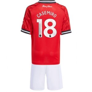 Koszulka piłkarska Manchester United Casemiro #18 Koszulka Podstawowej dziecięce 2025-26 +Krótkie Spodenk Koszulka piłkarska Manchester United Casemiro #18 Koszulka Podstawowej dziecięce 2025-26 +Krótkie Spodenk