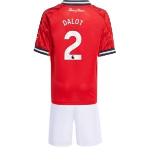 Koszulka piłkarska Manchester United Diogo Dalot #2 Koszulka Podstawowej dziecięce 2025-26 +Krótkie Spodenk Koszulka piłkarska Manchester United Diogo Dalot #2 Koszulka Podstawowej dziecięce 2025-26 +Krótkie Spodenk
