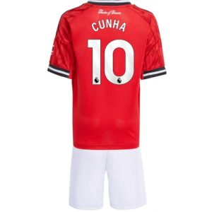 Koszulka piłkarska Manchester United Matheus Cunha #10 Koszulka Podstawowej dziecięce 2025-26 +Krótkie Spodenk Koszulka piłkarska Manchester United Matheus Cunha #10 Koszulka Podstawowej dziecięce 2025-26 +Krótkie Spodenk