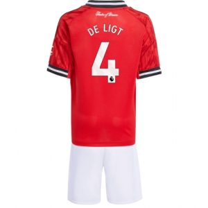 Koszulka piłkarska Manchester United Matthijs de Ligt #4 Koszulka Podstawowej dziecięce 2025-26 +Krótkie Spodenk Koszulka piłkarska Manchester United Matthijs de Ligt #4 Koszulka Podstawowej dziecięce 2025-26 +Krótkie Spodenk