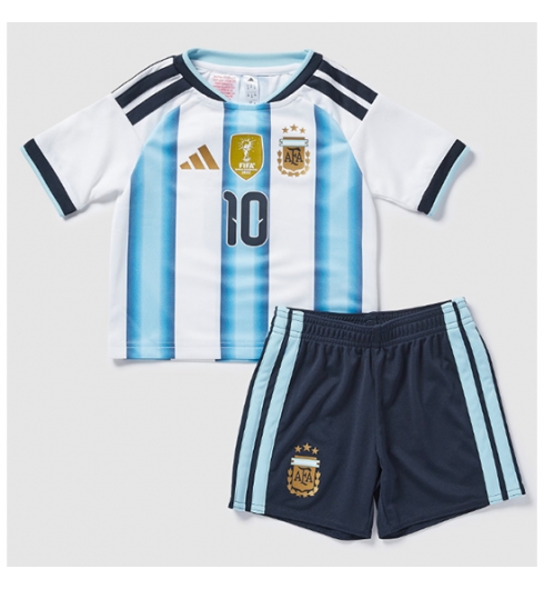 Koszulka piłkarska Argentyna Lionel Messi #10 Koszulka Podstawowej dziecięce MŚ 2026 +Krótkie Spodenk 2 Koszulka piłkarska Argentyna Lionel Messi #10 Koszulka Podstawowej dziecięce MŚ 2026 +Krótkie Spodenk