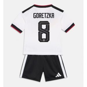Koszulka piłkarska Niemcy Leon Goretzka #8 Koszulka Podstawowej dziecięce MŚ 2026 +Krótkie Spodenk