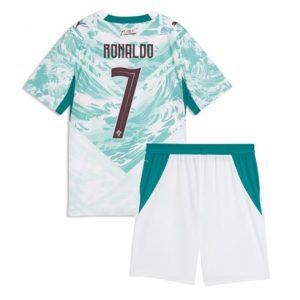 Koszulka piłkarska Portugalia Cristiano Ronaldo #7 Koszulka Wyjazdowej dziecięce MŚ 2026 +Krótkie Spodenk