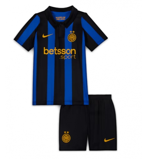 Koszulka piłkarska Inter Milan Koszulka Podstawowej dziecięce 2026-27 Krótki Rękaw (+ Krótkie spodenki) Koszulka piłkarska Inter Milan Koszulka Podstawowej dziecięce 2026-27 Krótki Rękaw (+ Krótkie spodenki)