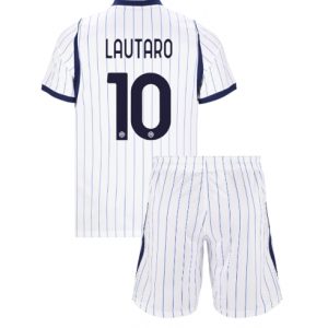 Koszulka piłkarska Inter Milan Lautaro Martinez #10 Koszulka Wyjazdowej dziecięce 2026-27 Krótki Rękaw (+ Krótkie spodenki) Koszulka piłkarska Inter Milan Lautaro Martinez #10 Koszulka Wyjazdowej dziecięce 2026-27 Krótki Rękaw (+ Krótkie spodenki)
