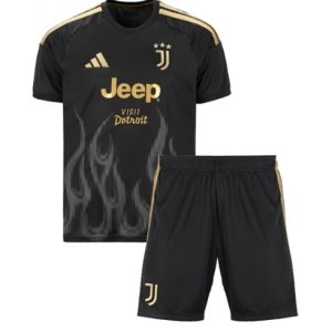 Koszulka piłkarska Juventus Koszulka Trzeciej dziecięce 2026-27 Krótki Rękaw (+ Krótkie spodenki) Koszulka piłkarska Juventus Koszulka Trzeciej dziecięce 2026-27 Krótki Rękaw (+ Krótkie spodenki)